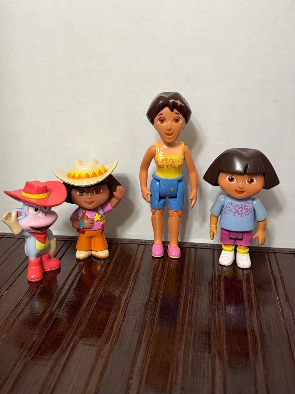 Dora the Explorer vinyl action figures - Lot of 4